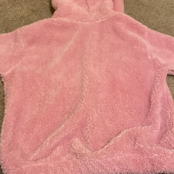 Pink fluffy puma sweatshirt. Very clean. Very comfy. Has elastic around waist. - Picture 4 of 4